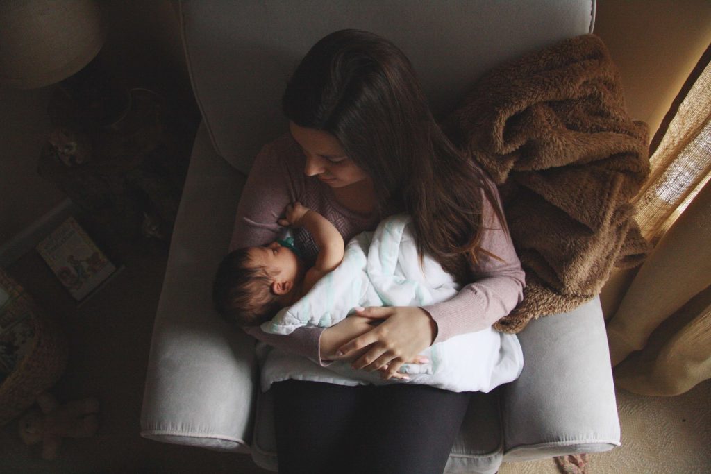 A baba és anya közötti kötődés nem csupán anyai ösztön kérdése, fokozatosan formálható és mélyíthető is