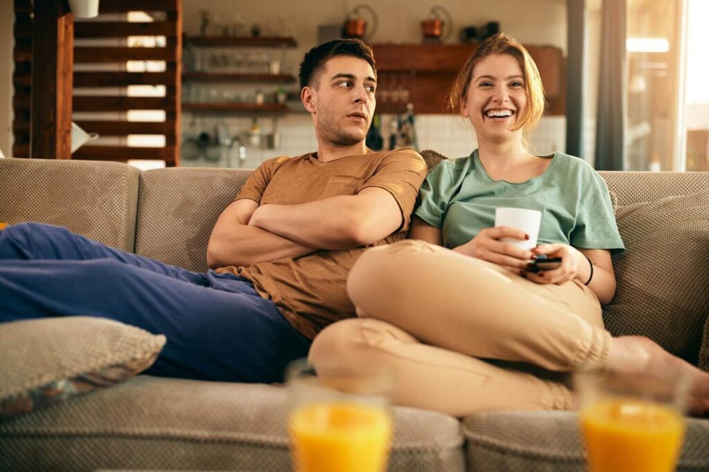 Bűnös élvezetek a kanapén - ezért nézünk szívesebben „trash” reality-t, mint Oscar-díjas drámát