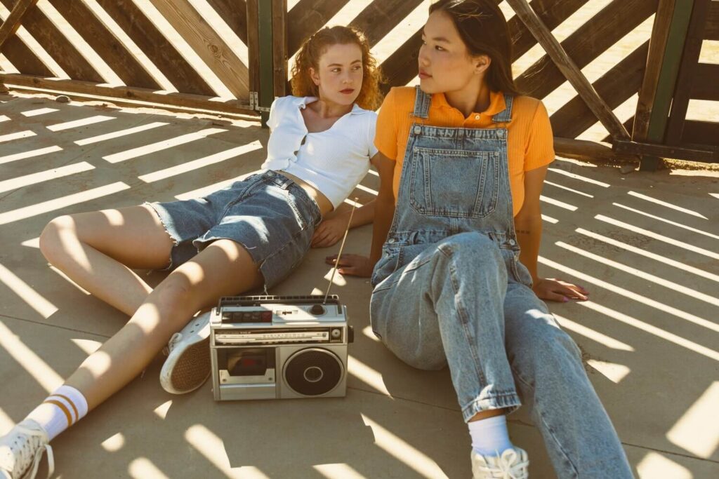 Miért hódítja meg újra a világot a 90-es évek popkultúrája? Ezek a filmek visszaröpítenek!