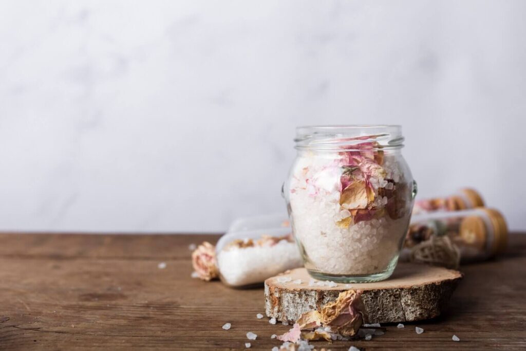 A fürdősó-művészet: így varázsolj spát a panelfürdőbe!